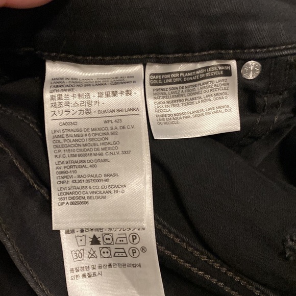 Levi’s classic Curvy Skinny Black Jeans - Picture 4 of 5